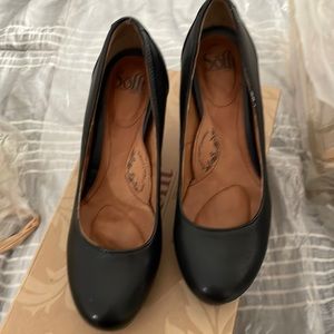 MOVING SALE Sofft
heals platform